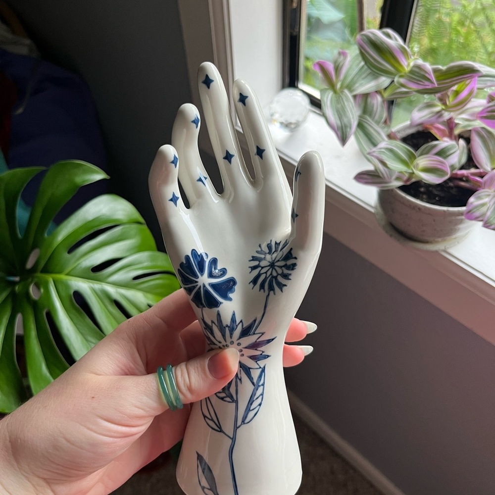 Diana ring holder